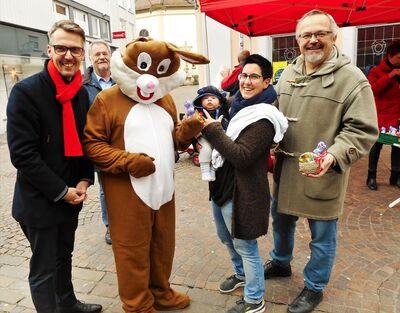 Mit Lars Castellucci MdB und dem Sinsheimer Osterhasen bei der letztjährigen SPD-Osteraktion